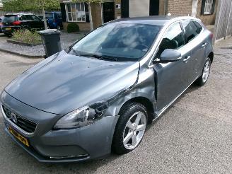 Damaged car Volvo V-40 2.0 D4 MOMENTUM BUSINESS 2014/6