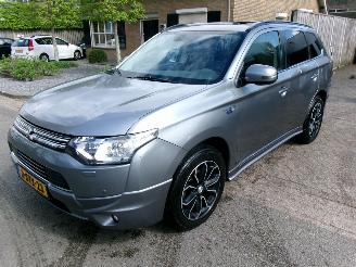 Vaurioauto  passenger cars Mitsubishi Outlander 2.0 PHEV INSTYLE + 2013/12
