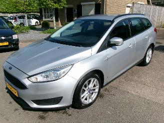 Schadeauto Ford Focus 1.5 TDCI EDITION CLIMA NAVI 2015/11