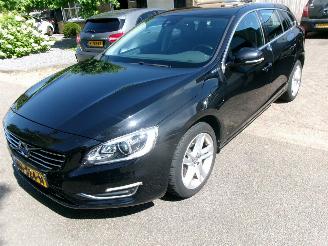 skadebil auto Volvo V-60 2.4 D6 AWD PLUG-IN HYBRID R-DESIGN 2015/10