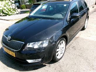 Damaged car Skoda Octavia 1.6 TDI AUTOMAAT AMBITION BUSINESSLINE 2013/9