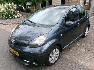 damaged passenger cars Toyota Aygo 1.0 VVT-I ASPIRATION AIRCO 2012/6