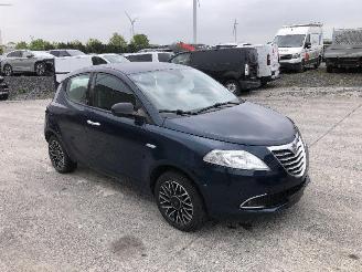 uszkodzony samochody osobowe Lancia Ypsilon 1.2 2015/6
