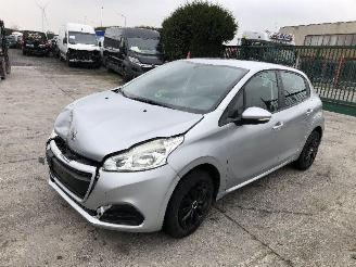 Peugeot 208 1.0 picture 3