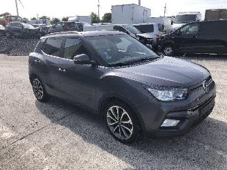 damaged passenger cars Ssang yong Tivoli 1.6 AUTOMATIQUE 2018/8
