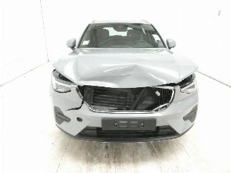 Volvo XC40 MOMENTUM picture 2