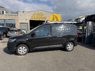 Avarii autoturisme Renault Express 1.5 ENGINE OUT 2021/11