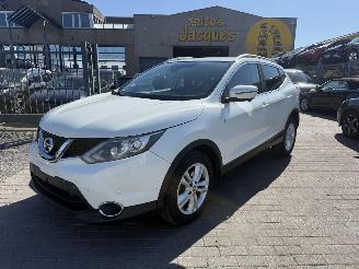 Schadeauto Nissan Qashqai 1.2 DIG-T TEKNA 2015/4