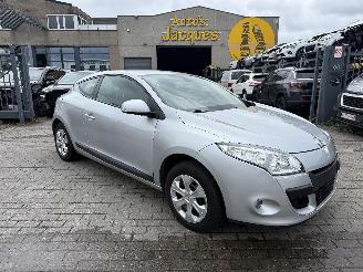 Vaurioauto  passenger cars Renault Mégane Coupe 1.6I EXPRESSION 2010/3