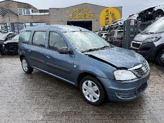 krockskadad bil auto Dacia Logan 1.6I AMBIANCE 2009/4