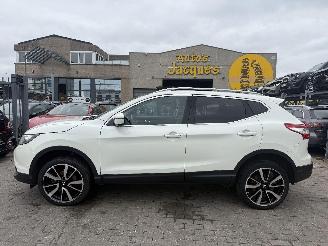 uszkodzony samochody osobowe Nissan Qashqai 1.2 AUTOMAAT 2016/2