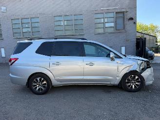 Vaurioauto  passenger cars Ssang yong Rodius  2015/11