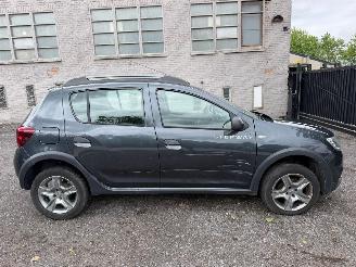 uszkodzony samochody osobowe Dacia Sandero 0.9 2018/6