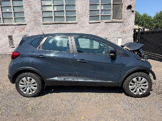 damaged passenger cars Renault Captur ZEN 2015/8