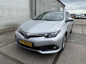 Damaged car Toyota Auris Touring Sports 1.8 Hybrid Lease Panoramadak 2015/7