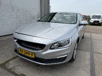 Voiture accidenté Volvo S-60 2.0 D2 2016/10