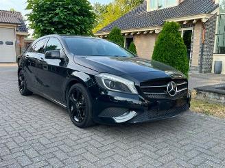 krockskadad bil auto Mercedes A-klasse 200 URBAN NAVI PDC BI XENON 2014/3