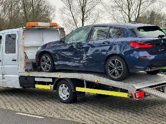 Unfallwagen BMW 1-serie 118 AUTOMAAT NAVI CLIMA LEER PANO B.J 2023 2023/1