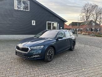 Unfallwagen Skoda Octavia TSI AUTOMAAT HYBRIDE NAVI CLIMA VIRT DASH CAMERA TREKHAAK LED B.J 12-2024 2024/12