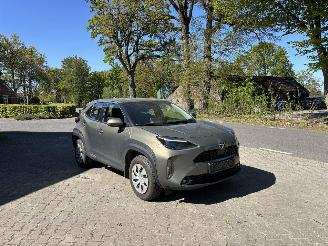Schadeauto Toyota  CROSS 125 PK DYNAMIQ AIRCO CAMERA B.J 07-2022 6300 KM !!!! 2022/7