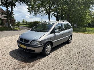 krockskadad bil auto Opel Zafira 1.6 Benzine 7 Persoons B.J 2000 sloop/loop 2000/1
