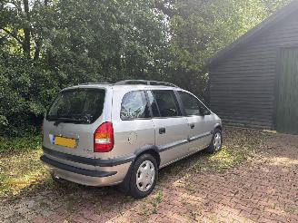 Damaged car Opel Zafira A DIESEL 2.0 DLT COMFORT 7 PERSONEN B.J 2000 Sloop 2000/2