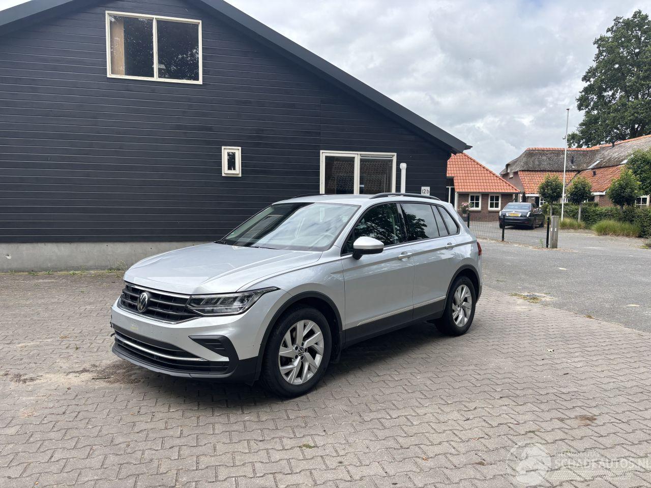 Volkswagen Tiguan 1.5 AUTOMAAT 150 PK NAVI CLIMA CAMERA VIR DASHBOARD LED TREKHAAK B.J 2024