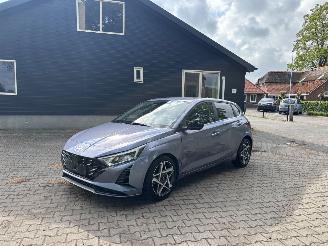 Unfallwagen Hyundai I-20 AUTOMAAT 100 PK PREMIUM SPORT BOSE NAVI CLIMA CAMERA LED B.J 12-2024 2024/12