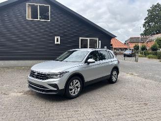 Auto incidentate Volkswagen Tiguan 1.5 AUTOMAAT 150 PK NAVI CLIMA CAMERA VIR DASHBOARD LED TREKHAAK B.J 2024 2024/1