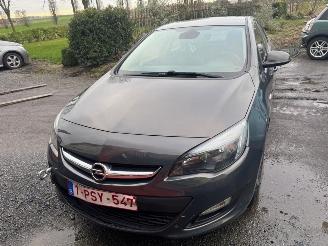 damaged passenger cars Opel Astra  2014/5