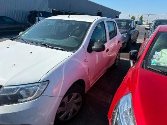 damaged passenger cars Dacia Sandero 1.5 dci 2017/1