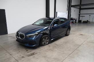 uszkodzony samochody osobowe BMW 1-serie ADVANTAGE 2023/3