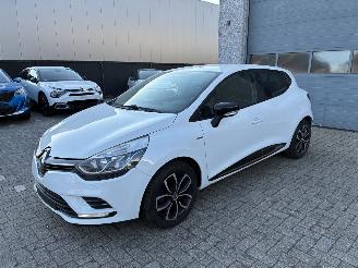 damaged passenger cars Renault Clio RENAULT CLIO 0.9TCE 2017 2017/2