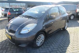 damaged passenger cars Toyota Yaris 1.3 VVTi Comfort 2010/1