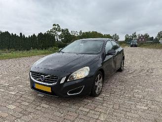 skadebil auto Volvo S-60 2.0 D3 2011/1