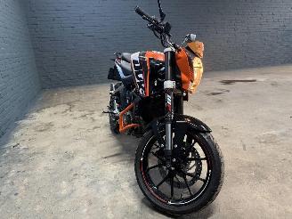 skadebil auto Audi  KTM Tour 125 Duke 2015/1