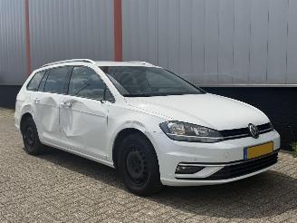 Vaurioauto  passenger cars Volkswagen Golf 1.6 TDI Comfortline AUTOMAAT EURO 6 2019/1