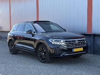 Damaged car Volkswagen Touareg 3.0 TDI R Line BLACK 2018/1