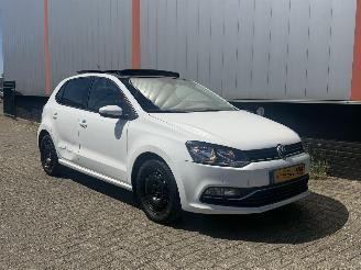 Vaurioauto  passenger cars Volkswagen Polo 1.2 TSI PANORAMADAK 2014/1