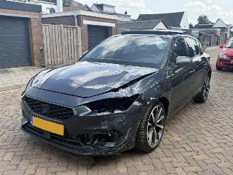 krockskadad bil auto Seat Leon FR 1.4 TSI eHybrid Pano 2021/1