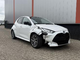 Schadeauto Toyota Yaris 1.5 Hybrid glasdak automaat 2022/1