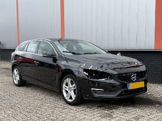 Coche accidentado Volvo V-60 2.0 T3 Nordic + 2017/1