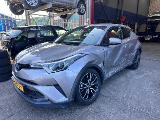 Schadeauto Toyota CH-R 1.8 HYRBIDE 2018/1