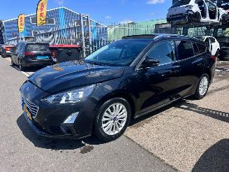 Schadeauto Ford Focus 1.0 EcoBoost Hybride / PANO / TITANIUM 2020/11