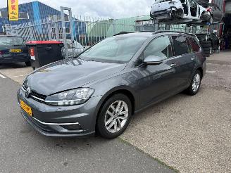 Schadeauto Volkswagen Golf 1.6 TDI / DSG / 2017/4
