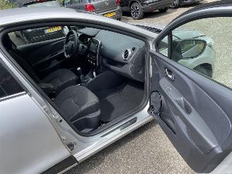 Renault Clio 5drs airco picture 11