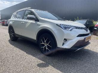 Damaged car Toyota Rav-4 2.5 hybrid 2017/1
