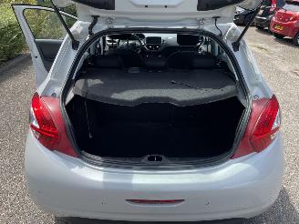 Peugeot 208 1.2 5drs clima picture 9