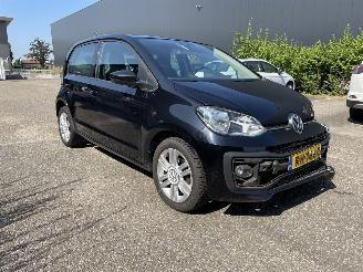Schadeauto Volkswagen Up! 5drs high up 2017/11