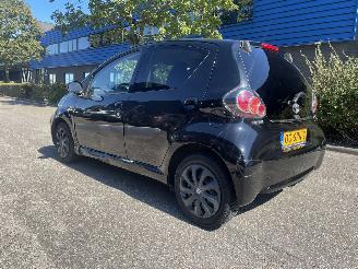 Damaged car Toyota Aygo 5drs airco nav. 2011/11